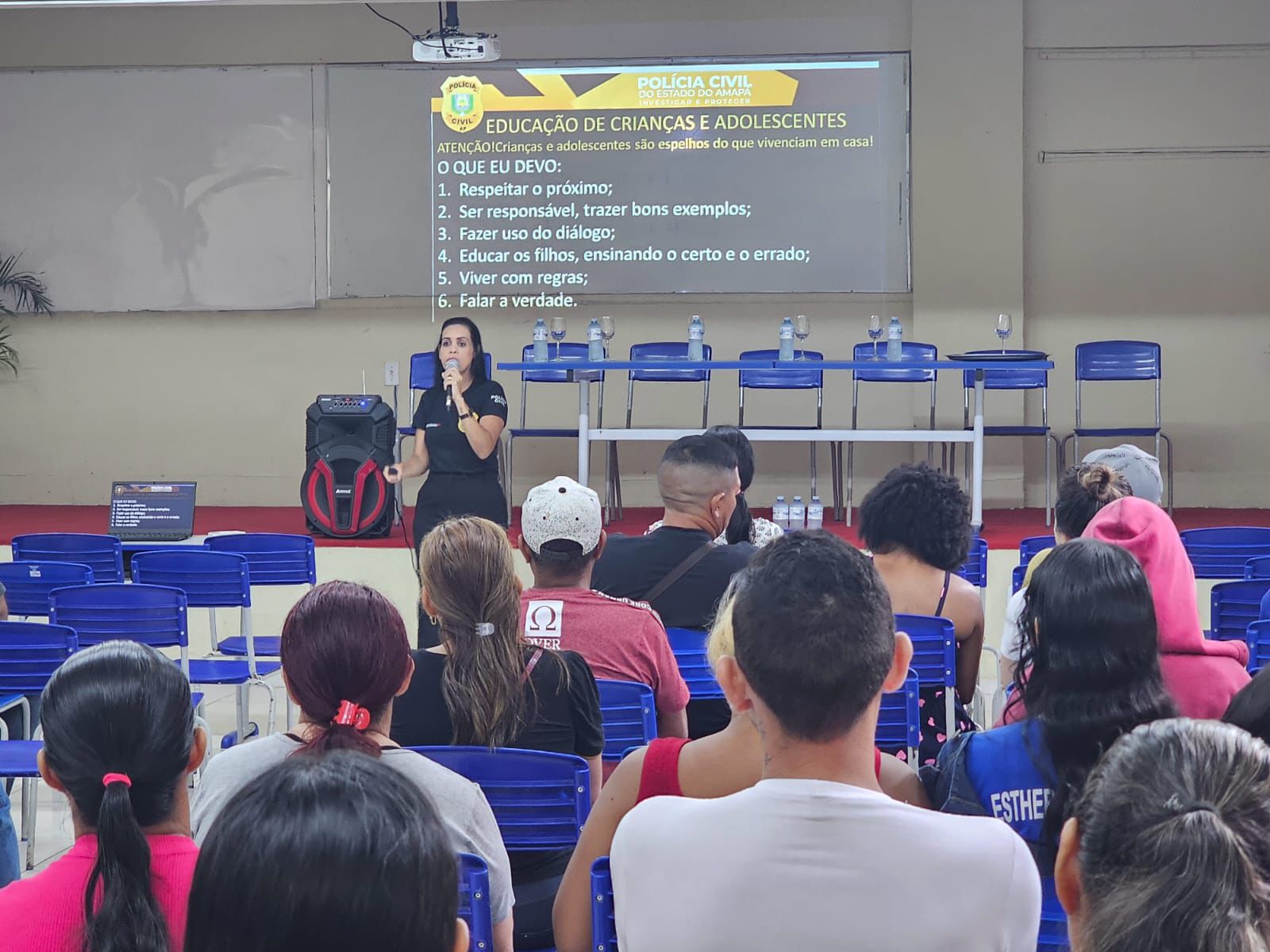 PROJETO POLÍCIA CIVIL NAS ESCOLAS LEVA ORIENTAÇÃO AOS RESPONSÁVEIS LEGAIS DOS ALUNOS DA ESCOLA ESTADUAL ESTHER DA SILVA VIRGOLINO